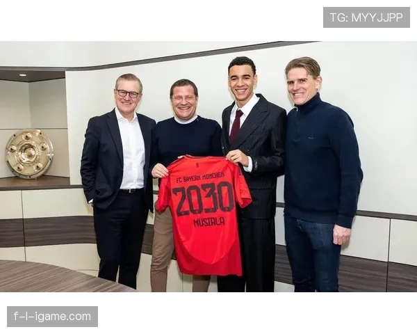 穆西亚拉重申对拜仁忠诚，坚信未来将继续为球队效力