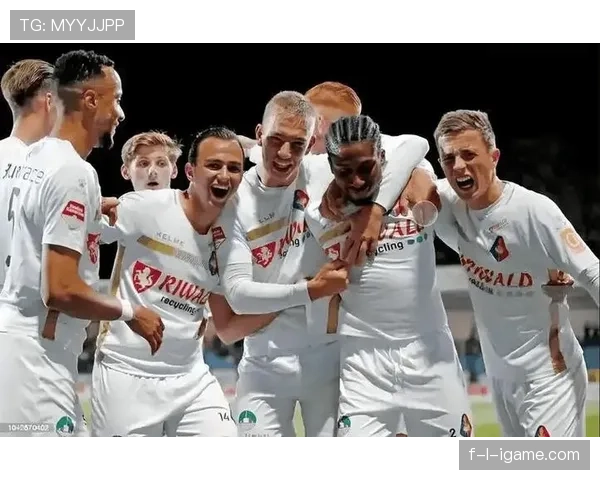 阿贾克斯激战告捷，强势晋级下一轮赛事