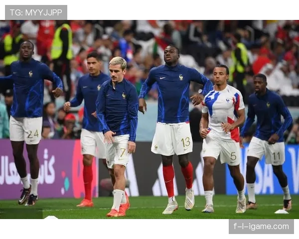 格里兹曼训练场幽默互动点燃团队氛围,彰显球队团结精神 格里兹曼训练场幽默互动点燃团队氛围,彰显球队团结精神