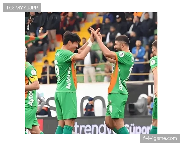 滕哈赫球队近期表现稳健,竞争力持续提升 滕哈赫球队近期表现稳健,竞争力持续提升