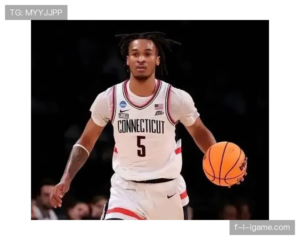 斯蒂芬·卡斯尔挡拆制造错位，较上季更能拉开空位